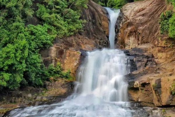 Bopath Ella Waterfall