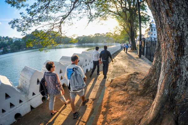 Walk around Kandy Lake